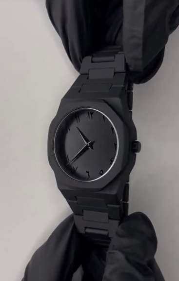 Black Minimalist Analog Wrist Aura Watch With Stainless Steel Strap And Butterfly Lock Non Waterproof