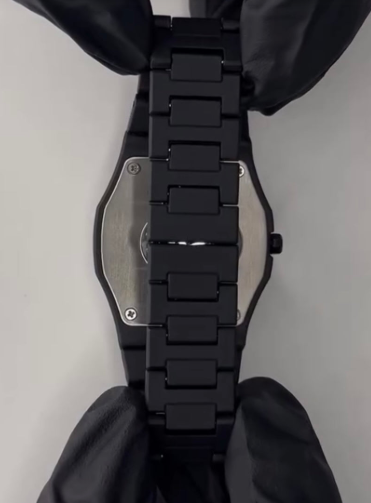 Black Minimalist Analog Wrist Aura Watch With Stainless Steel Strap And Butterfly Lock Non Waterproof
