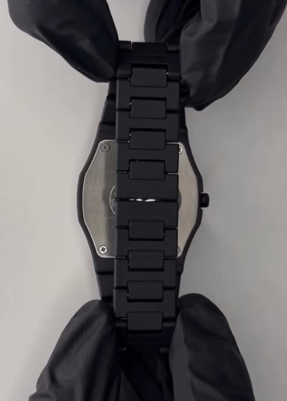 Black Minimalist Analog Wrist Aura Watch With Stainless Steel Strap And Butterfly Lock