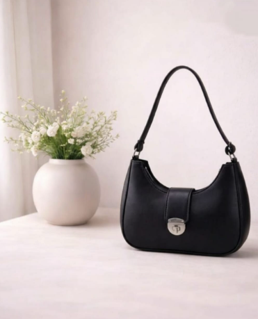 Luna Lock Shoulder Bag – Minimalist Design with Metallic Clasp – Black