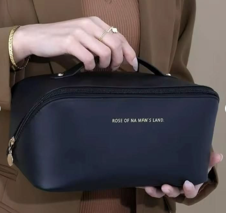 Large Capacity Travel Cosmetic Bag | Black